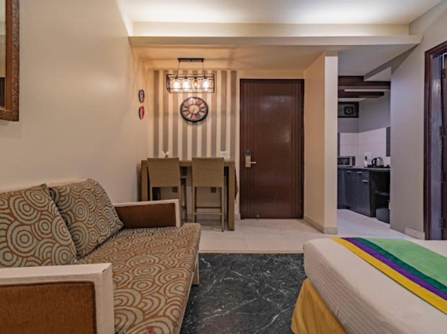 Hotel Imperial Park Sector 45 غورغاون المظهر الخارجي الصورة