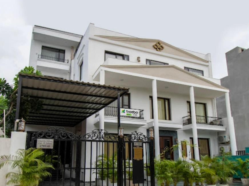 Hotel Imperial Park Sector 45 غورغاون المظهر الخارجي الصورة
